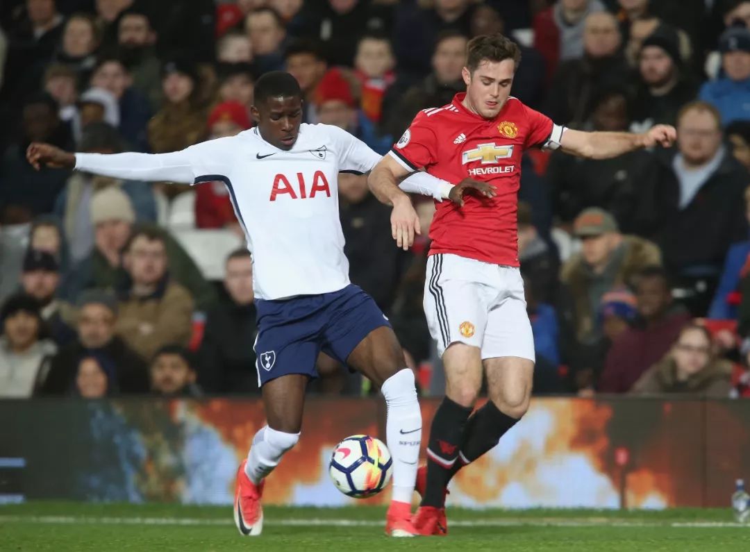 埃因霍温发布备战花絮，国际比赛日官宣签约，足总杯任务艰巨，高层口径保持一致