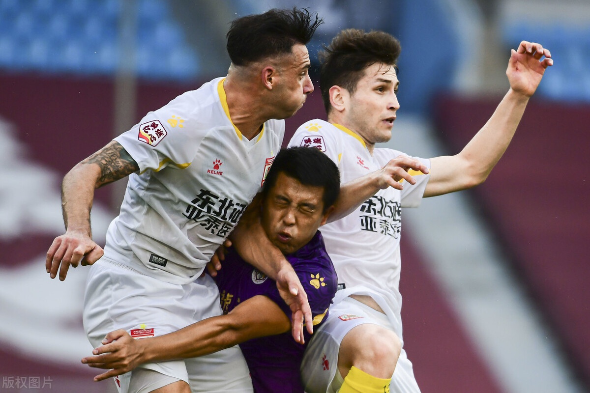 实验室出现火情尽量做到随手关门